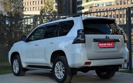 Toyota Land Cruiser Prado 150 рестайлинг 2, 2021 год, 6 100 000 рублей, 3 фотография