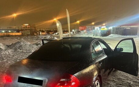 Mercedes-Benz E-Класс, 2002 год, 300 000 рублей, 1 фотография