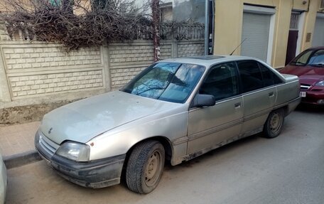 Opel Omega A, 1987 год, 100 000 рублей, 1 фотография