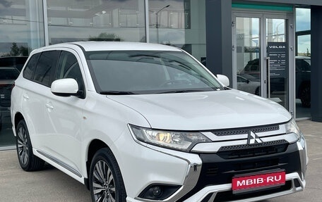 Mitsubishi Outlander III рестайлинг 3, 2022 год, 2 590 000 рублей, 1 фотография