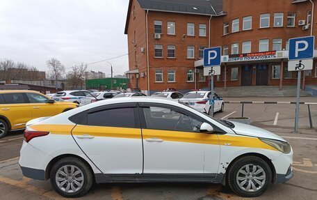 Hyundai Solaris II рестайлинг, 2019 год, 660 000 рублей, 2 фотография