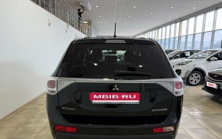 Mitsubishi Outlander III рестайлинг 3, 2014 год, 1 350 000 рублей, 5 фотография