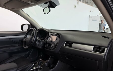 Mitsubishi Outlander III рестайлинг 3, 2014 год, 1 350 000 рублей, 10 фотография