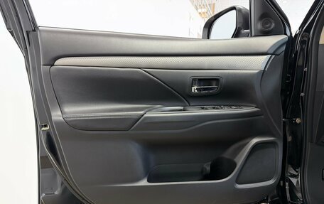 Mitsubishi Outlander III рестайлинг 3, 2014 год, 1 350 000 рублей, 29 фотография