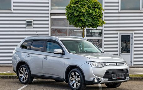 Mitsubishi Outlander III рестайлинг 3, 2014 год, 1 295 000 рублей, 3 фотография