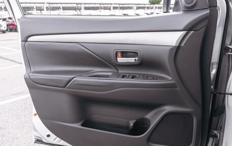 Mitsubishi Outlander III рестайлинг 3, 2014 год, 1 295 000 рублей, 12 фотография