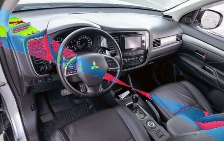 Mitsubishi Outlander III рестайлинг 3, 2014 год, 1 295 000 рублей, 13 фотография