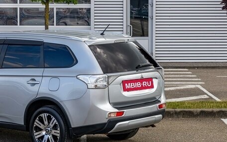 Mitsubishi Outlander III рестайлинг 3, 2014 год, 1 295 000 рублей, 10 фотография