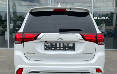 Mitsubishi Outlander III рестайлинг 3, 2022 год, 2 590 000 рублей, 5 фотография