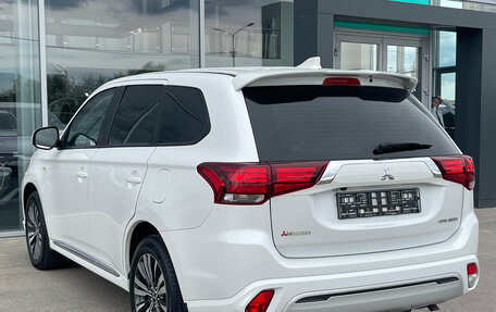 Mitsubishi Outlander III рестайлинг 3, 2022 год, 2 590 000 рублей, 4 фотография