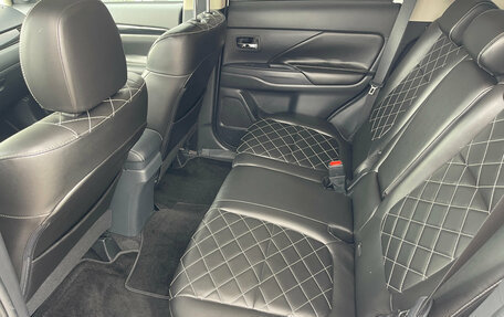 Mitsubishi Outlander III рестайлинг 3, 2022 год, 2 590 000 рублей, 14 фотография