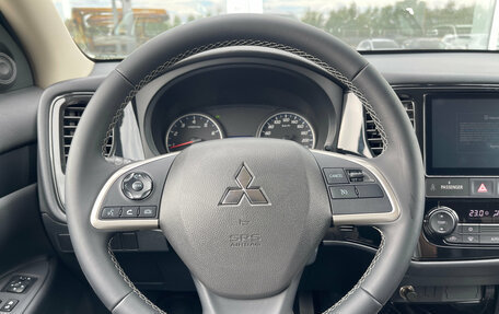 Mitsubishi Outlander III рестайлинг 3, 2022 год, 2 590 000 рублей, 9 фотография
