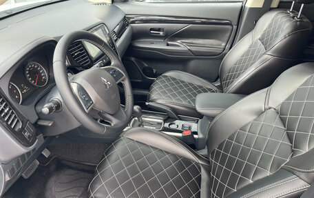 Mitsubishi Outlander III рестайлинг 3, 2022 год, 2 590 000 рублей, 15 фотография