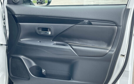 Mitsubishi Outlander III рестайлинг 3, 2022 год, 2 590 000 рублей, 17 фотография