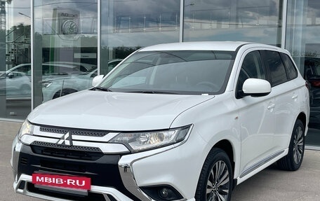Mitsubishi Outlander III рестайлинг 3, 2022 год, 2 590 000 рублей, 3 фотография