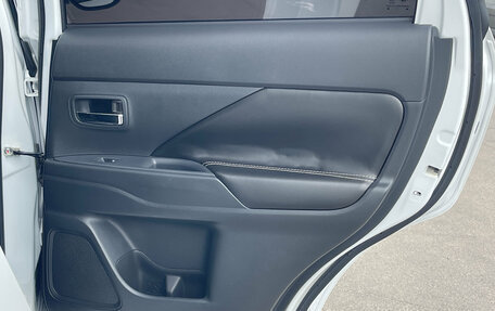 Mitsubishi Outlander III рестайлинг 3, 2022 год, 2 590 000 рублей, 20 фотография