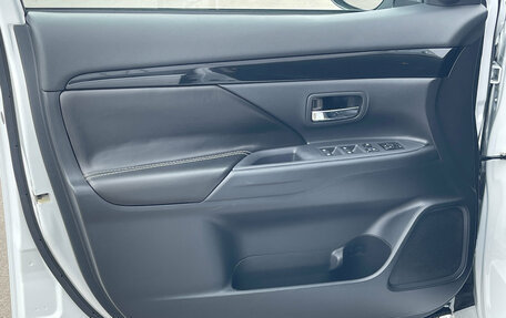 Mitsubishi Outlander III рестайлинг 3, 2022 год, 2 590 000 рублей, 19 фотография