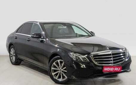 Mercedes-Benz E-Класс, 2020 год, 2 940 000 рублей, 3 фотография