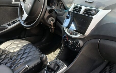 Hyundai Solaris II рестайлинг, 2011 год, 730 000 рублей, 7 фотография