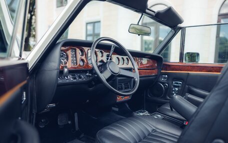 Rolls-Royce Corniche I - IV, 1986 год, 20 000 000 рублей, 15 фотография