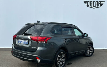 Mitsubishi Outlander III рестайлинг 3, 2018 год, 1 890 000 рублей, 2 фотография