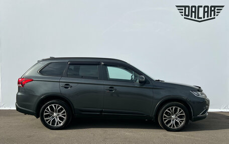 Mitsubishi Outlander III рестайлинг 3, 2018 год, 1 890 000 рублей, 4 фотография