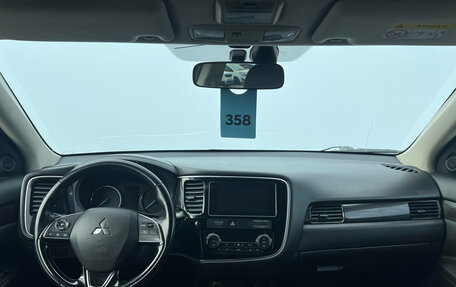 Mitsubishi Outlander III рестайлинг 3, 2018 год, 1 890 000 рублей, 10 фотография
