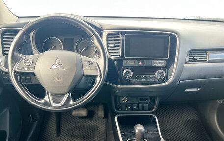 Mitsubishi Outlander III рестайлинг 3, 2018 год, 1 890 000 рублей, 11 фотография