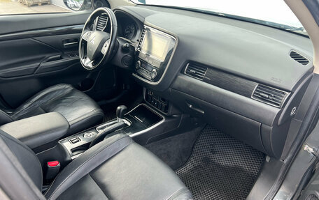 Mitsubishi Outlander III рестайлинг 3, 2018 год, 1 890 000 рублей, 20 фотография