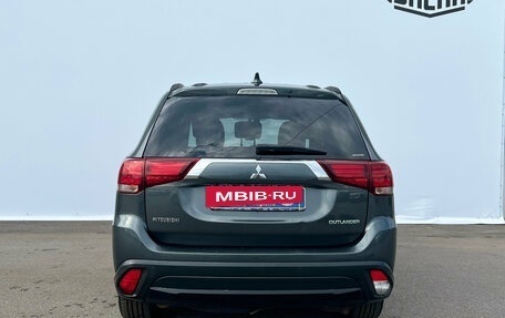 Mitsubishi Outlander III рестайлинг 3, 2018 год, 1 890 000 рублей, 6 фотография