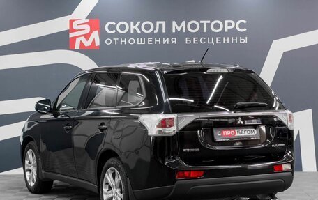 Mitsubishi Outlander III рестайлинг 3, 2013 год, 1 499 900 рублей, 4 фотография