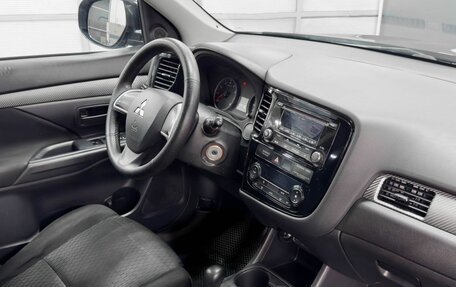 Mitsubishi Outlander III рестайлинг 3, 2013 год, 1 499 900 рублей, 10 фотография