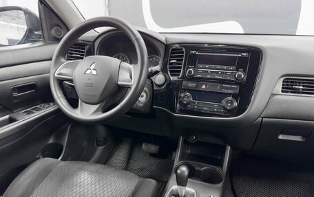Mitsubishi Outlander III рестайлинг 3, 2013 год, 1 499 900 рублей, 9 фотография