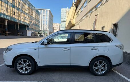 Mitsubishi Outlander III рестайлинг 3, 2013 год, 1 900 000 рублей, 4 фотография