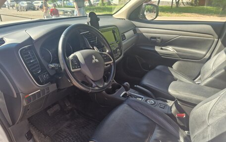 Mitsubishi Outlander III рестайлинг 3, 2013 год, 1 900 000 рублей, 7 фотография