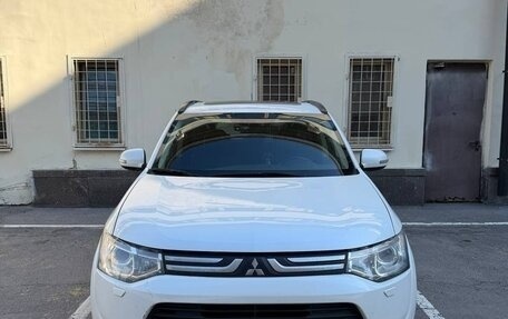 Mitsubishi Outlander III рестайлинг 3, 2013 год, 1 900 000 рублей, 3 фотография