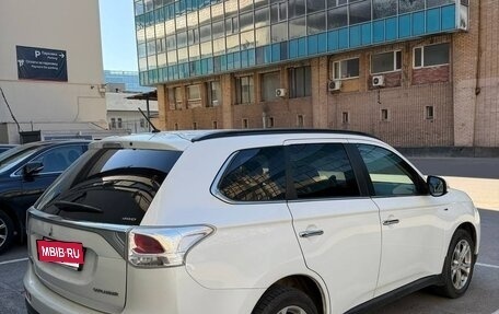 Mitsubishi Outlander III рестайлинг 3, 2013 год, 1 900 000 рублей, 2 фотография