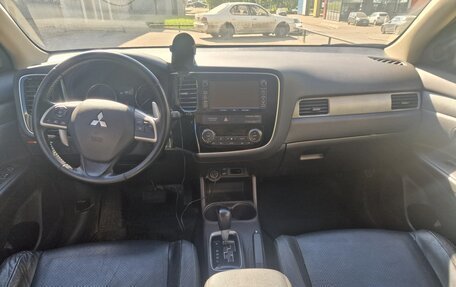 Mitsubishi Outlander III рестайлинг 3, 2013 год, 1 900 000 рублей, 9 фотография