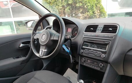 Volkswagen Polo VI (EU Market), 2011 год, 620 000 рублей, 14 фотография