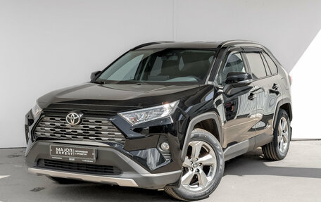Toyota RAV4, 2021 год, 3 830 000 рублей, 1 фотография