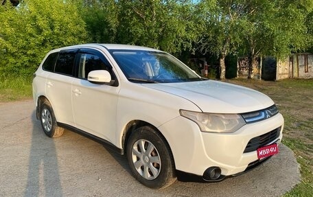Mitsubishi Outlander III рестайлинг 3, 2013 год, 980 000 рублей, 1 фотография
