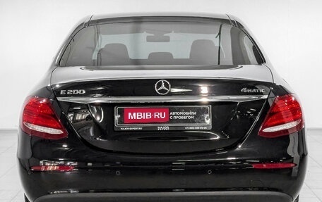 Mercedes-Benz E-Класс, 2019 год, 3 300 000 рублей, 6 фотография