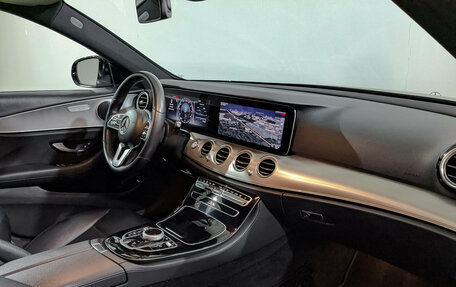 Mercedes-Benz E-Класс, 2019 год, 3 300 000 рублей, 11 фотография