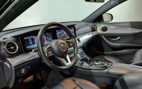Mercedes-Benz E-Класс, 2019 год, 3 300 000 рублей, 16 фотография