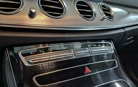 Mercedes-Benz E-Класс, 2019 год, 3 300 000 рублей, 27 фотография
