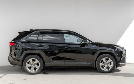 Toyota RAV4, 2021 год, 3 830 000 рублей, 4 фотография