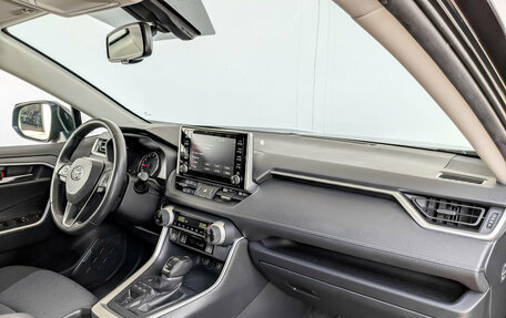 Toyota RAV4, 2021 год, 3 830 000 рублей, 11 фотография