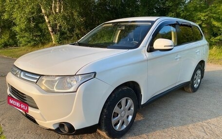Mitsubishi Outlander III рестайлинг 3, 2013 год, 980 000 рублей, 2 фотография
