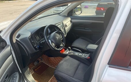 Mitsubishi Outlander III рестайлинг 3, 2013 год, 980 000 рублей, 8 фотография