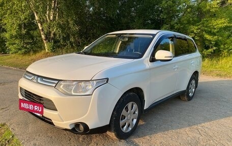 Mitsubishi Outlander III рестайлинг 3, 2013 год, 980 000 рублей, 5 фотография